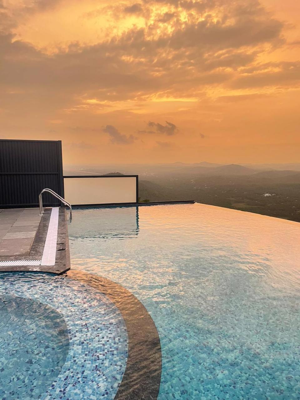 Misty Green Hills Parks & Resorts Kondotty Exteriér fotografie